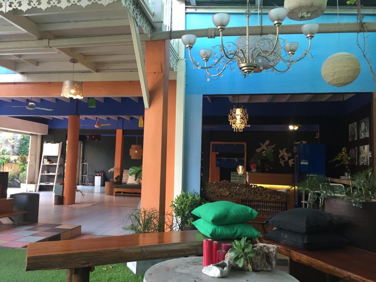 Issara House Bangkok Hotel Kültér fotó