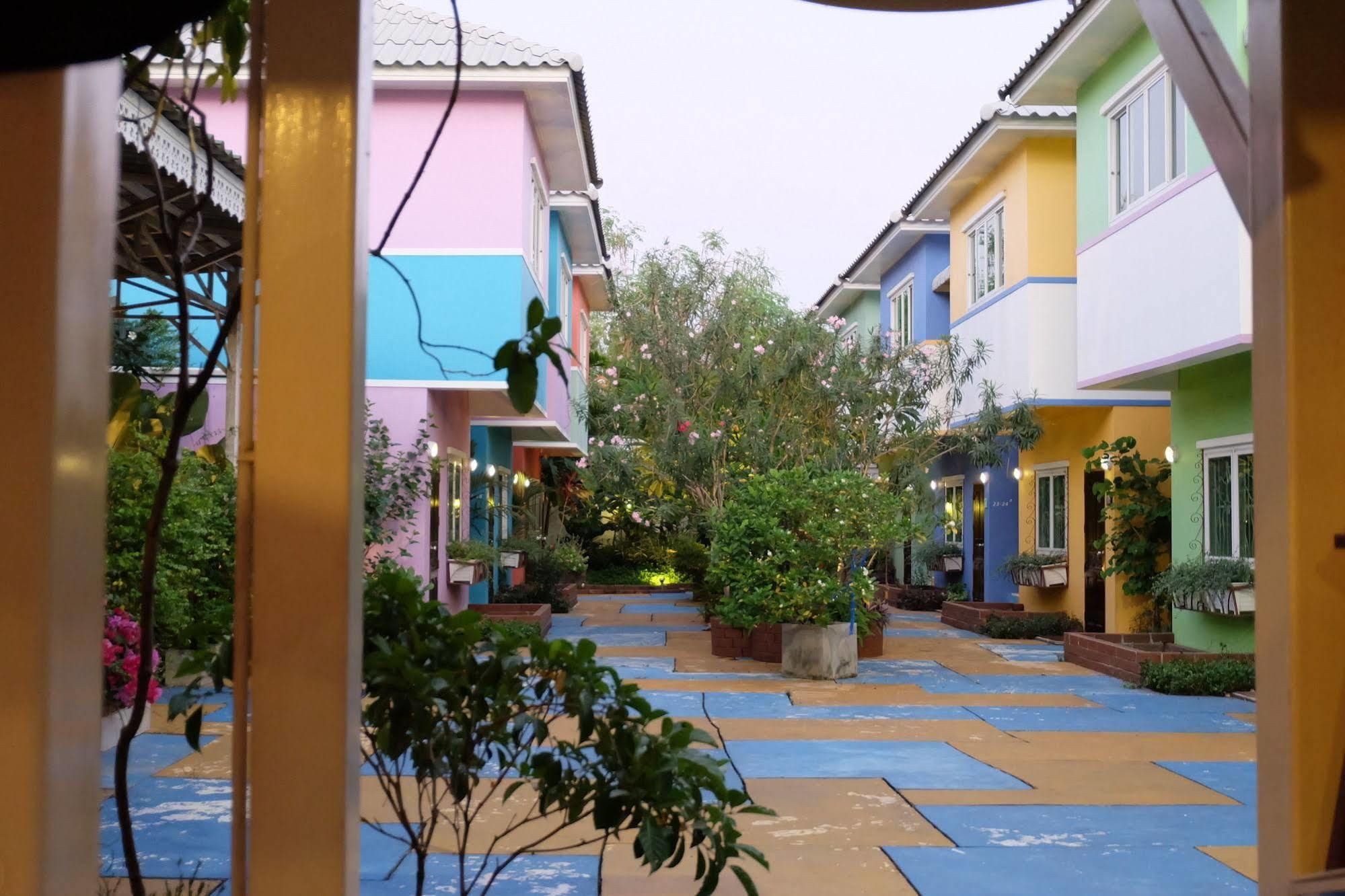 Issara House Bangkok Hotel Kültér fotó