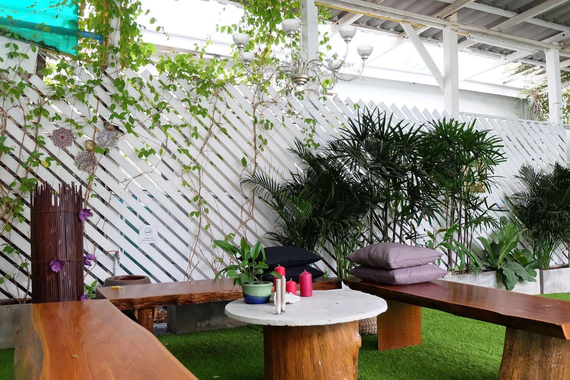 Issara House Bangkok Hotel Kültér fotó