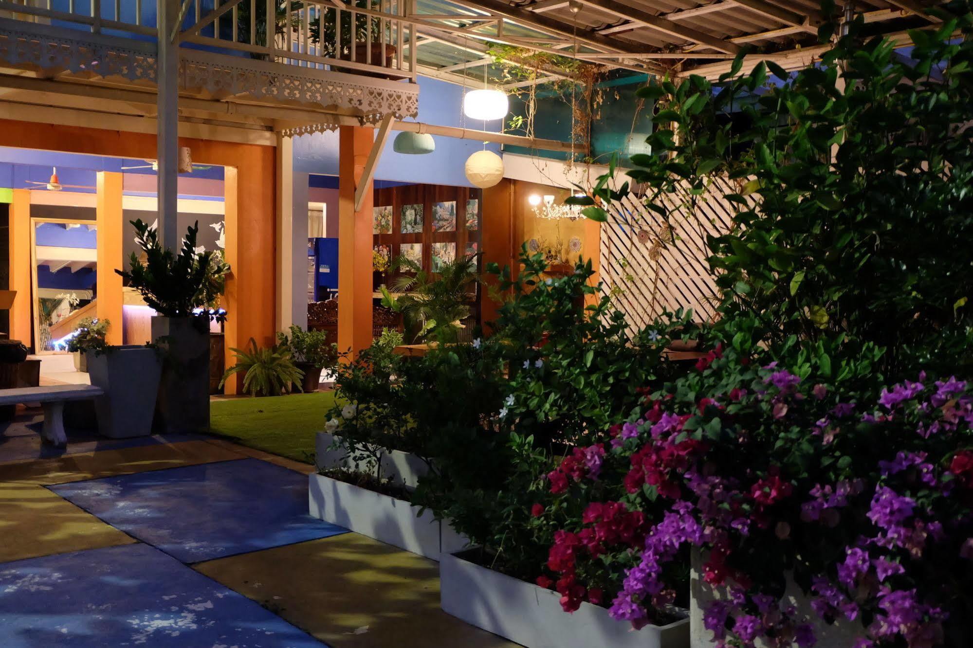 Issara House Bangkok Hotel Kültér fotó