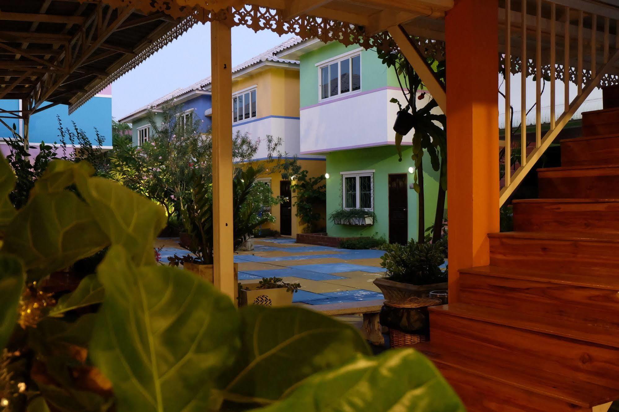 Issara House Bangkok Hotel Kültér fotó