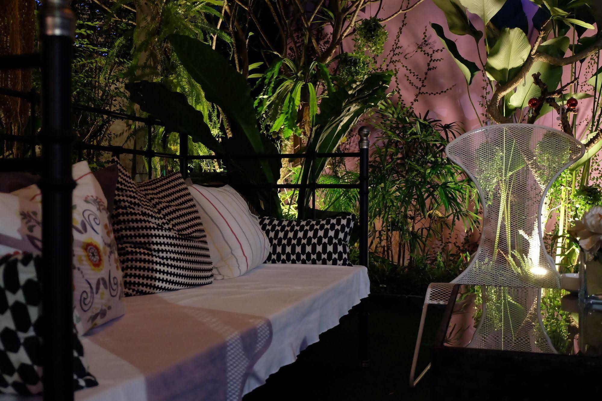 Issara House Bangkok Hotel Kültér fotó